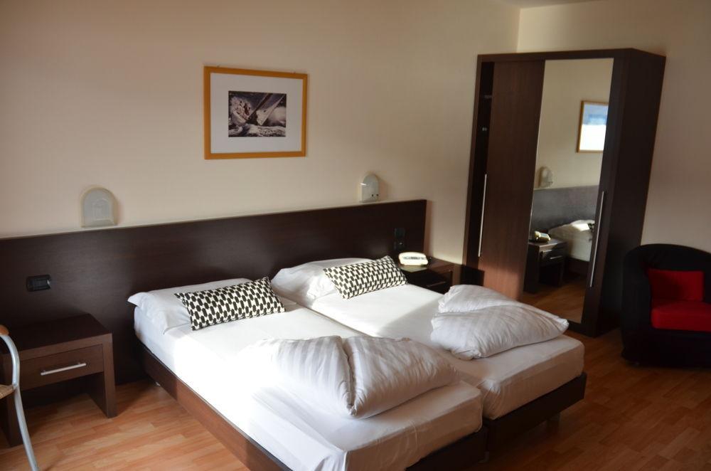 מאלצ'סינה Residence Lido Hotel מראה חיצוני תמונה