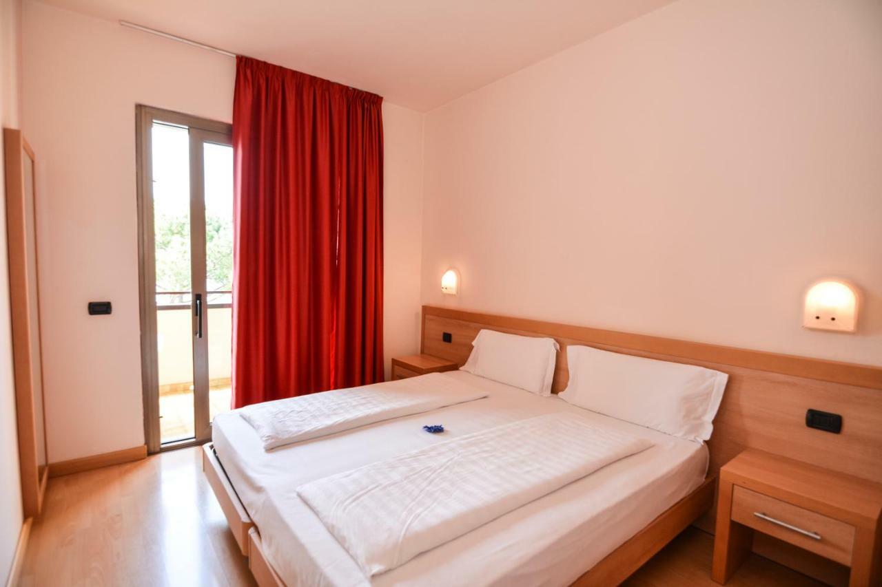 מאלצ'סינה Residence Lido Hotel מראה חיצוני תמונה